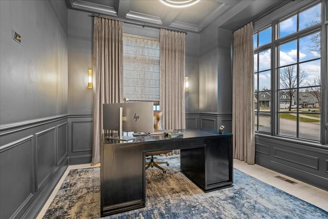 1955 Amberley Court, Lake Forest, IL 60045