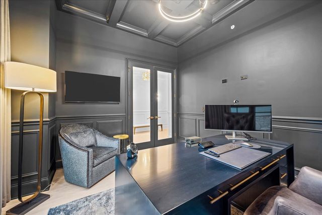 1955 Amberley Court, Lake Forest, IL 60045