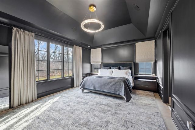 1955 Amberley Court, Lake Forest, IL 60045