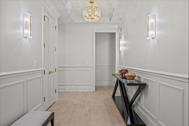 1955 Amberley Court, Lake Forest, IL 60045