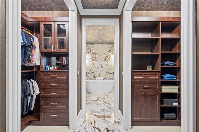 1955 Amberley Court, Lake Forest, IL 60045