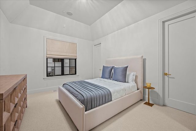 1955 Amberley Court, Lake Forest, IL 60045