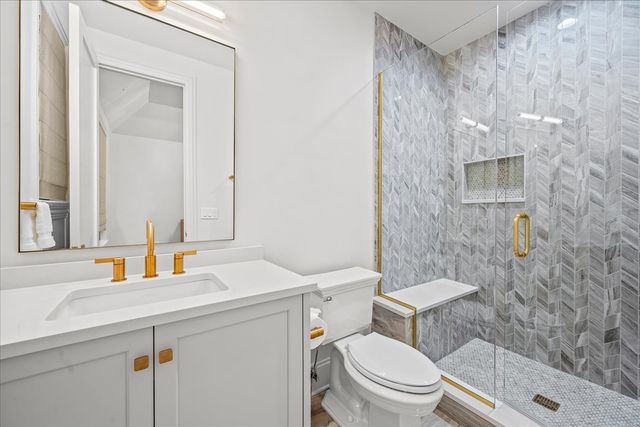 1955 Amberley Court, Lake Forest, IL 60045