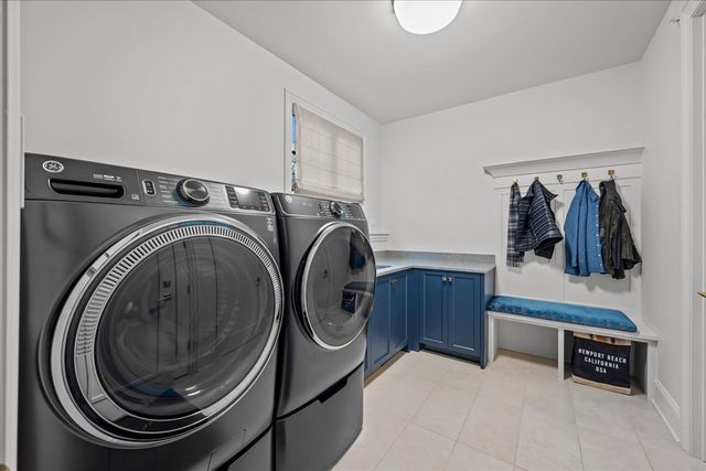 1955 Amberley Court, Lake Forest, IL 60045