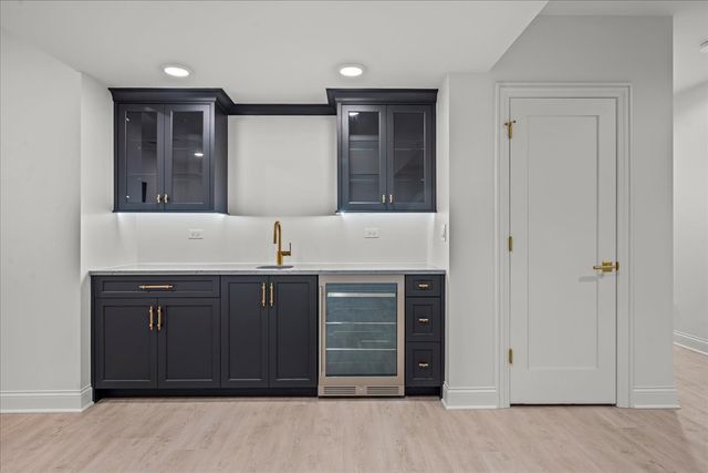 1955 Amberley Court, Lake Forest, IL 60045