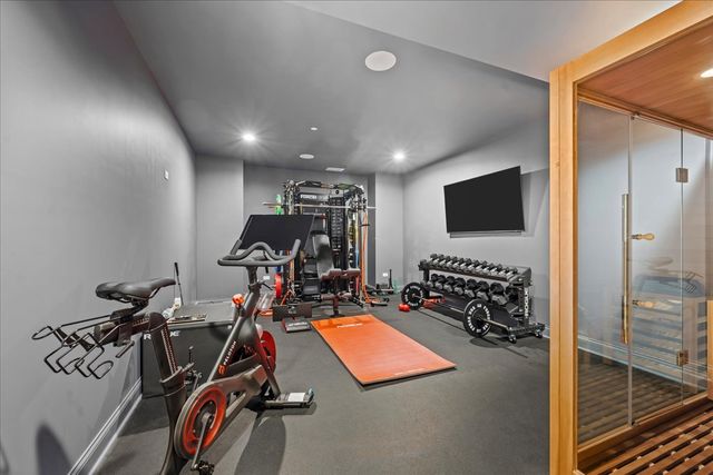 1955 Amberley Court, Lake Forest, IL 60045