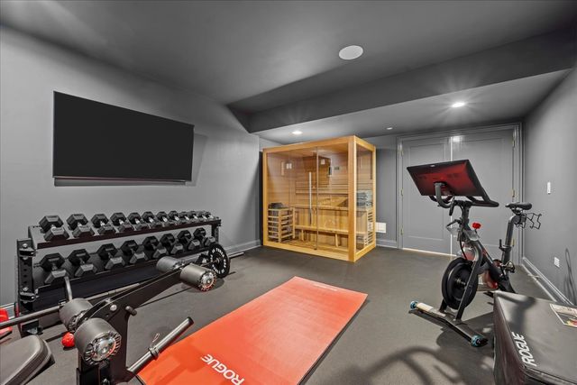 1955 Amberley Court, Lake Forest, IL 60045