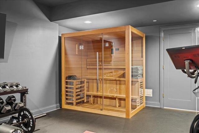 1955 Amberley Court, Lake Forest, IL 60045