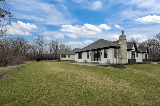 1955 Amberley Court, Lake Forest, IL 60045