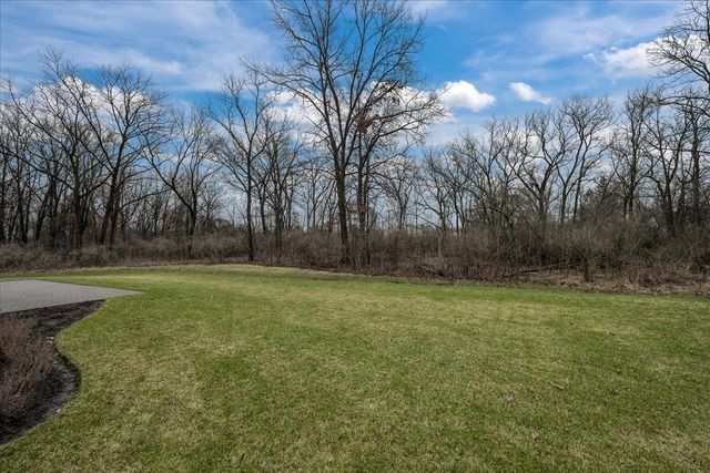 1955 Amberley Court, Lake Forest, IL 60045