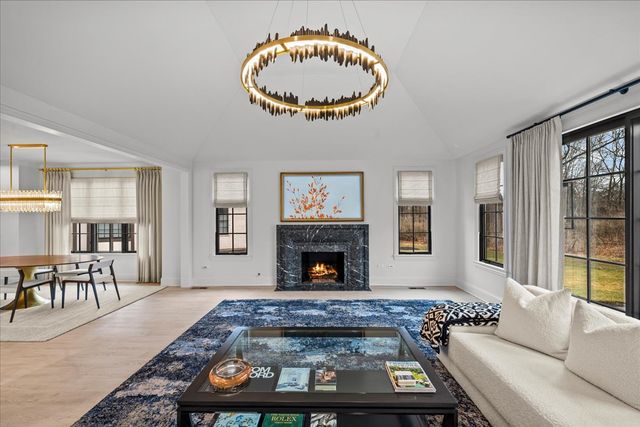 1955 Amberley Court, Lake Forest, IL 60045