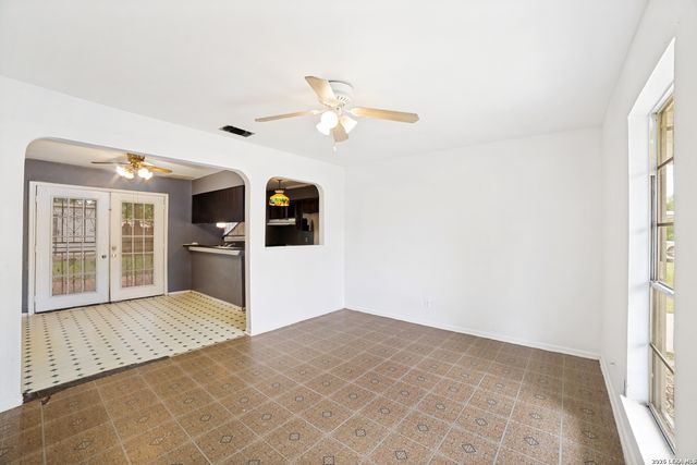 7070 GREENBERRY DR, San Antonio, TX 78227