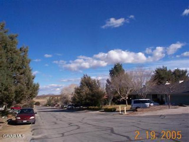 Queensglen Avenue, Lake Los Angeles, CA 93591