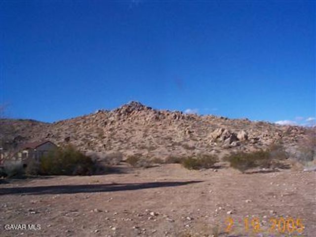 Queensglen Avenue, Lake Los Angeles, CA 93591
