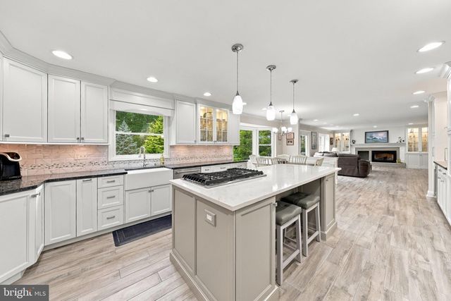 42 FOX HILL DR, Tabernacle, NJ 08088