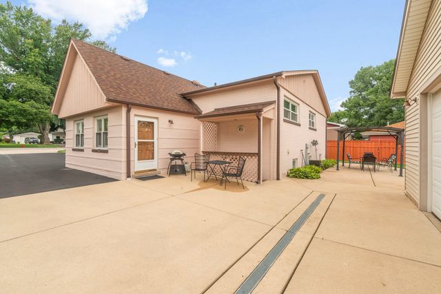 1331 S Lombard Avenue, Lombard, IL 60148