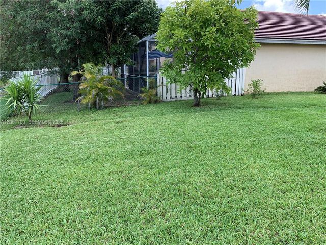 19409 NW 24th Pl, Pembroke Pines, FL 33029