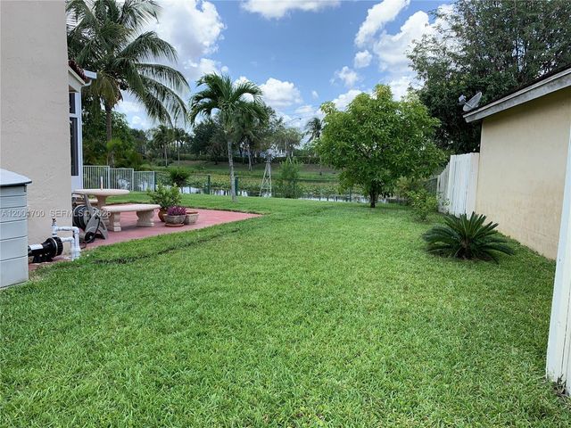 19409 NW 24th Pl, Pembroke Pines, FL 33029