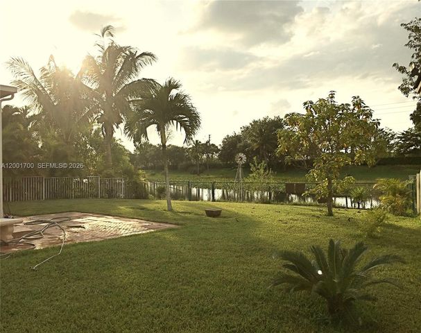 19409 NW 24th Pl, Pembroke Pines, FL 33029