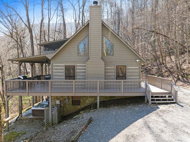 304 Ridge Circle, Blue Ridge, GA 30513