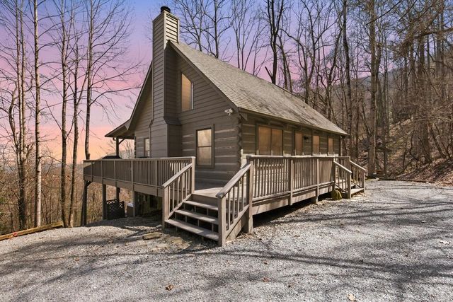 304 Ridge Circle, Blue Ridge, GA 30513