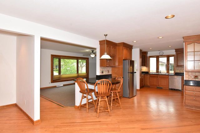 2091 E Spruce COURT, Oak Creek, WI 53154
