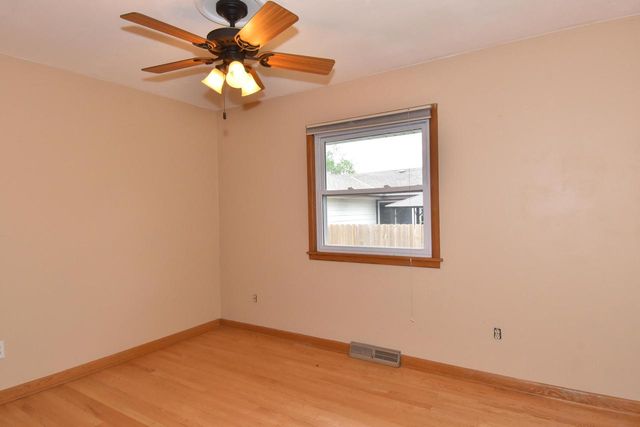 2091 E Spruce COURT, Oak Creek, WI 53154