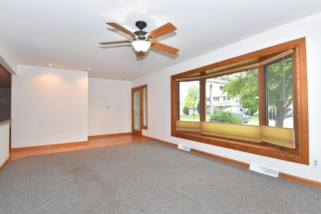 2091 E Spruce COURT, Oak Creek, WI 53154