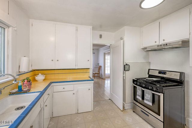 1139 N Heliotrope Drive, Los Angeles, CA 90029