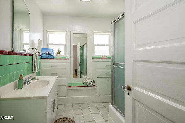 1139 N Heliotrope Drive, Los Angeles, CA 90029