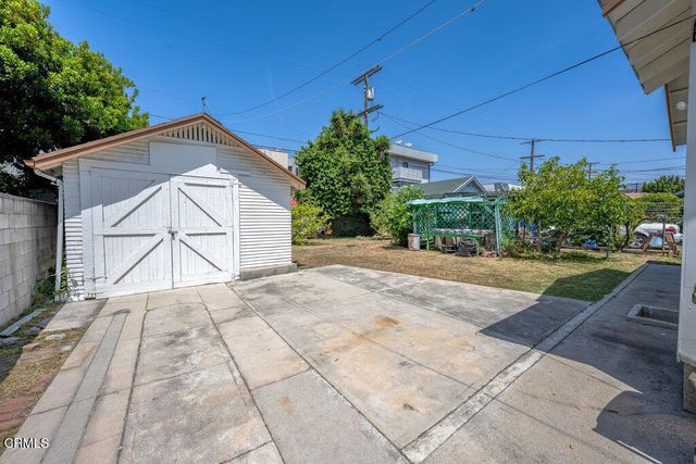 1139 N Heliotrope Drive, Los Angeles, CA 90029