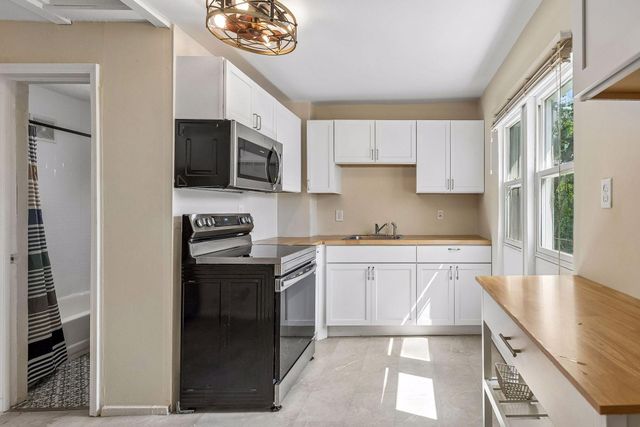825 18th Avenue NE, Minneapolis, MN 55418