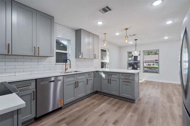 313 Charles ST, Rockdale, TX 76567
