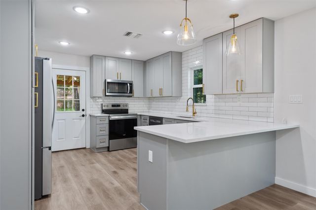 313 Charles ST, Rockdale, TX 76567