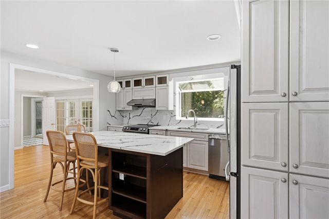 22 Carriage Drive, Lincoln, RI 02865