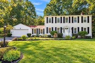22 Carriage Drive, Lincoln, RI 02865