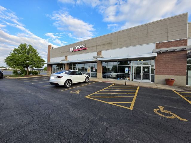 608 E North Avenue, Carol Stream, IL 60188