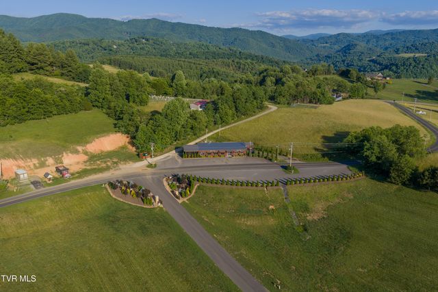 34 Vineyard Farms Parkway, Butler, TN 37640
