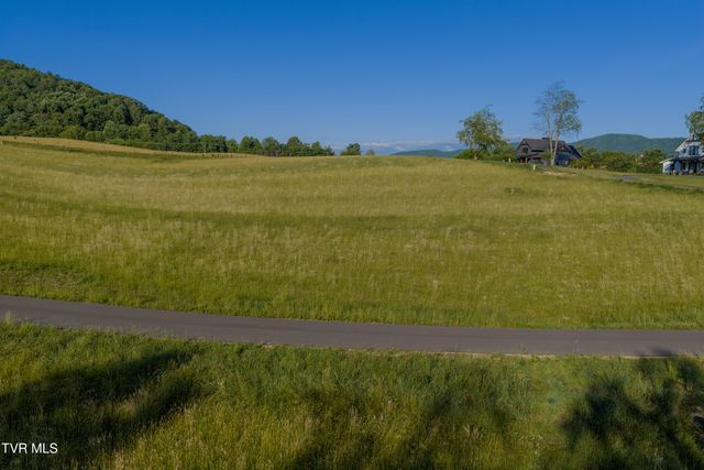 34 Vineyard Farms Parkway, Butler, TN 37640
