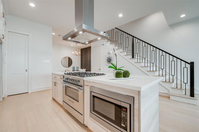 1010 E 26th Street, Houston, TX 77009