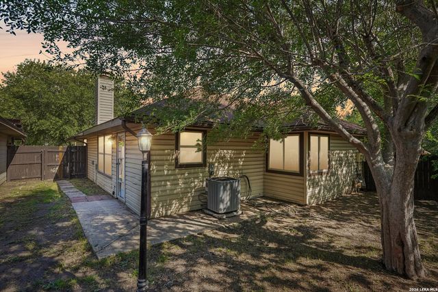 3806 Candlecrown Ct, San Antonio, TX 78244
