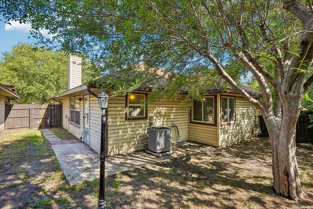 3806 Candlecrown Ct, San Antonio, TX 78244