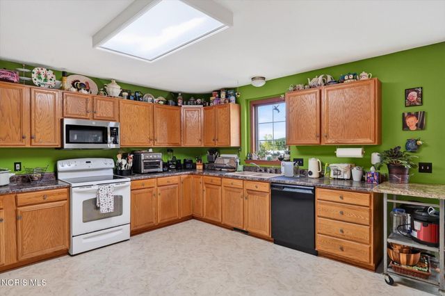1369 Austin Court, Perrysburg, OH 43551