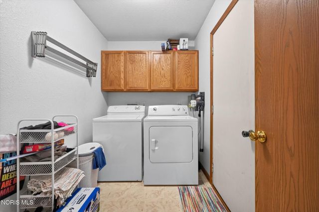 1369 Austin Court, Perrysburg, OH 43551