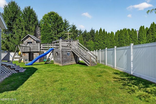1369 Austin Court, Perrysburg, OH 43551