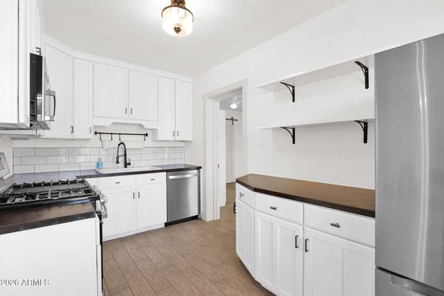 5513 E EARLL Drive, Phoenix, AZ 85018