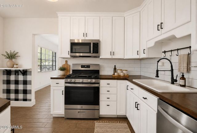 5513 E EARLL Drive, Phoenix, AZ 85018
