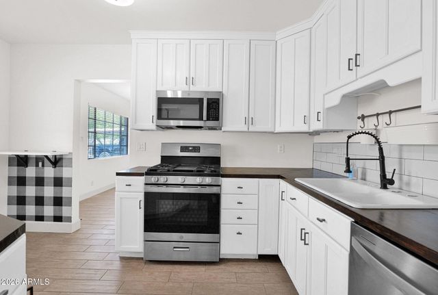 5513 E EARLL Drive, Phoenix, AZ 85018