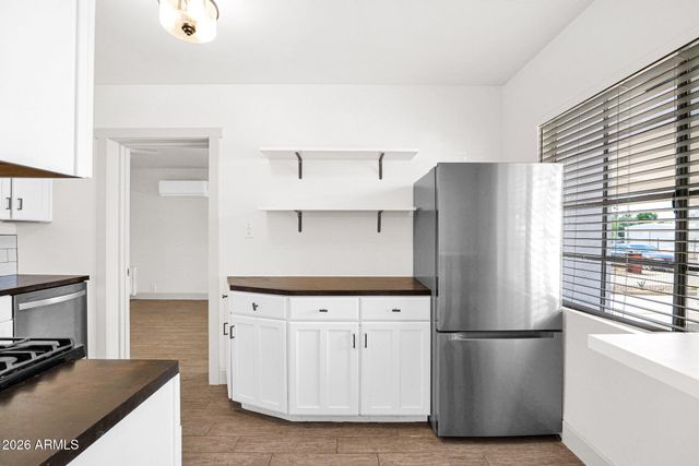 5513 E EARLL Drive, Phoenix, AZ 85018