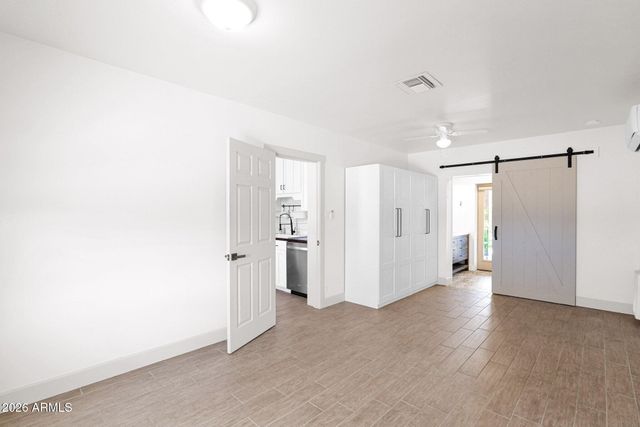 5513 E EARLL Drive, Phoenix, AZ 85018
